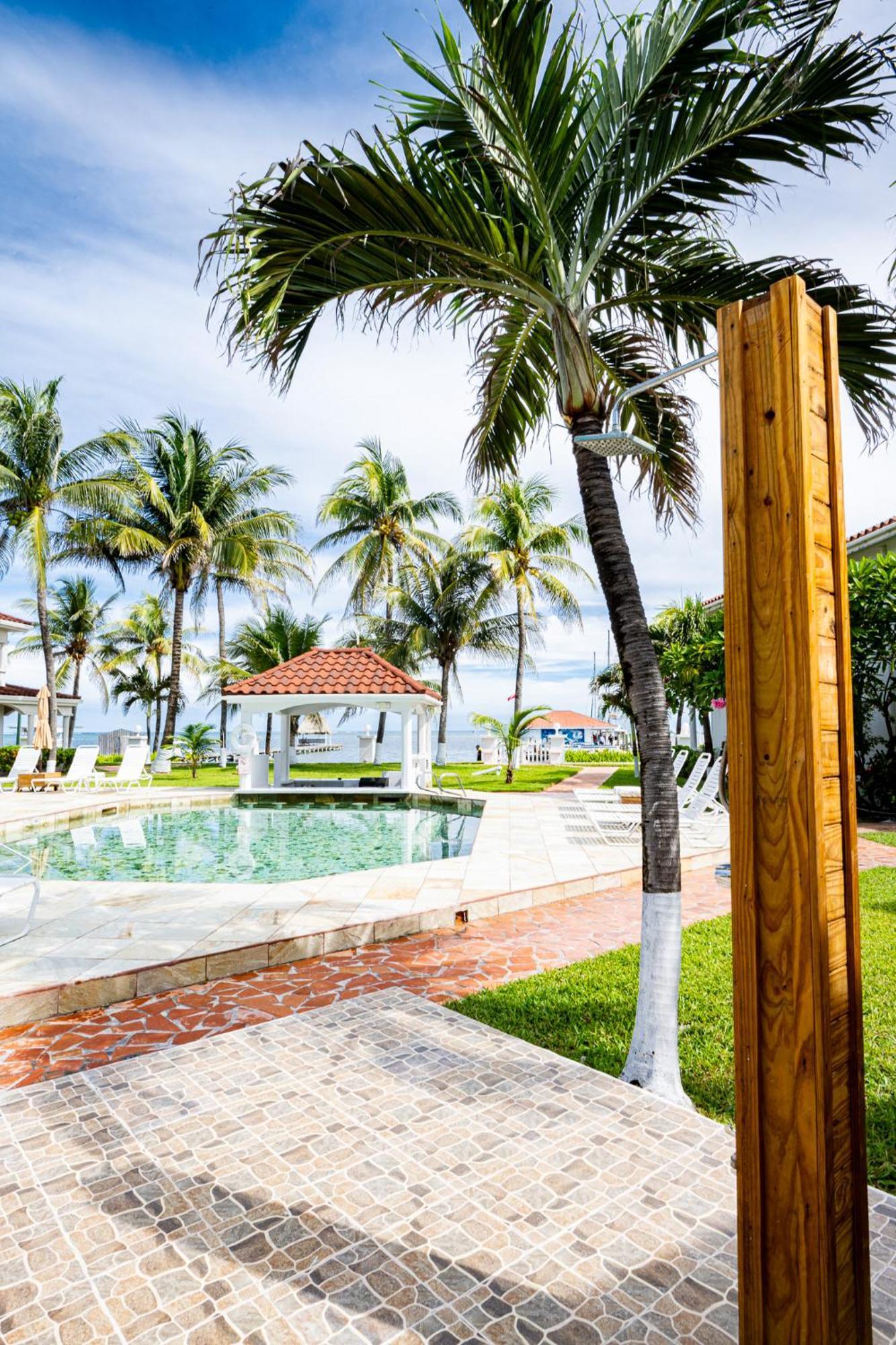 Отель Isla Bonita Yacht Club Сан-Педро Экстерьер фото